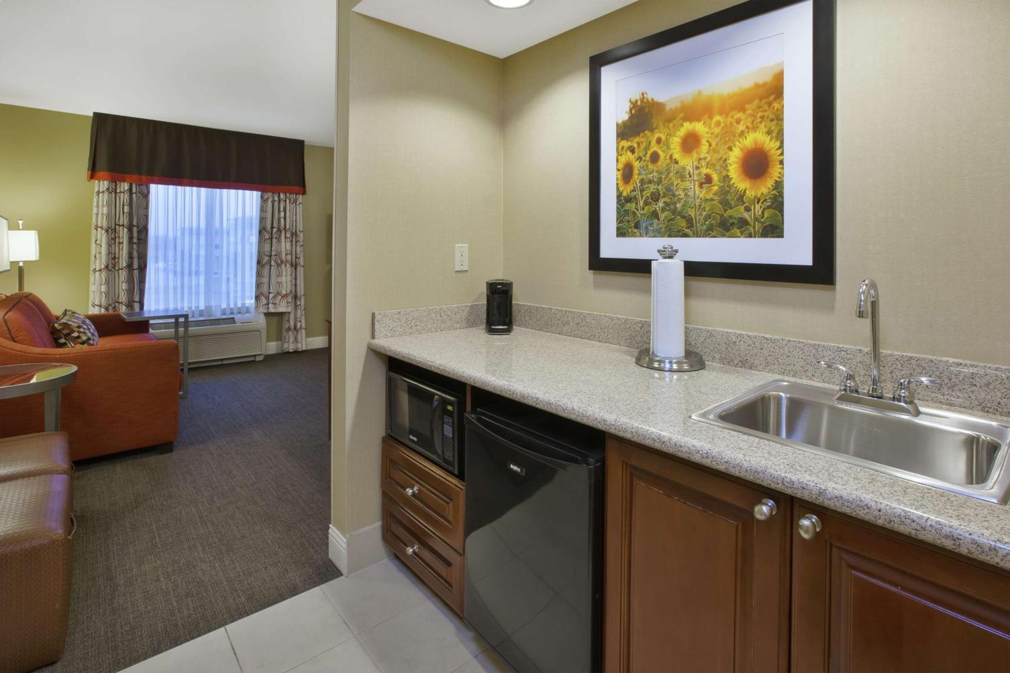 Hampton Inn & Suites Wichita-Northeast Экстерьер фото