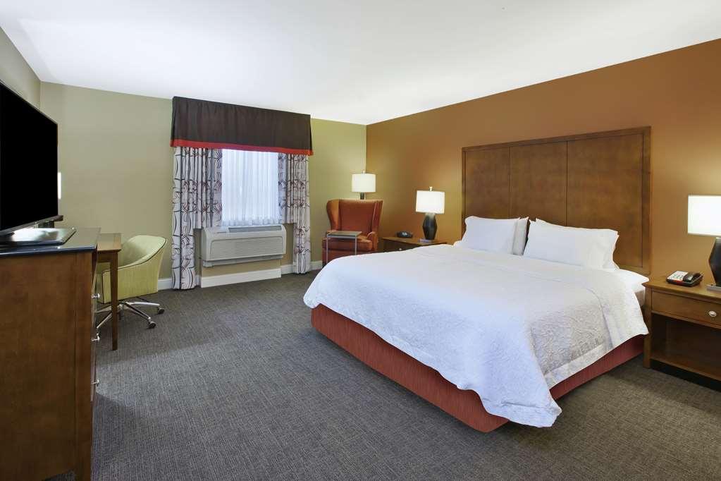 Hampton Inn & Suites Wichita-Northeast Номер фото